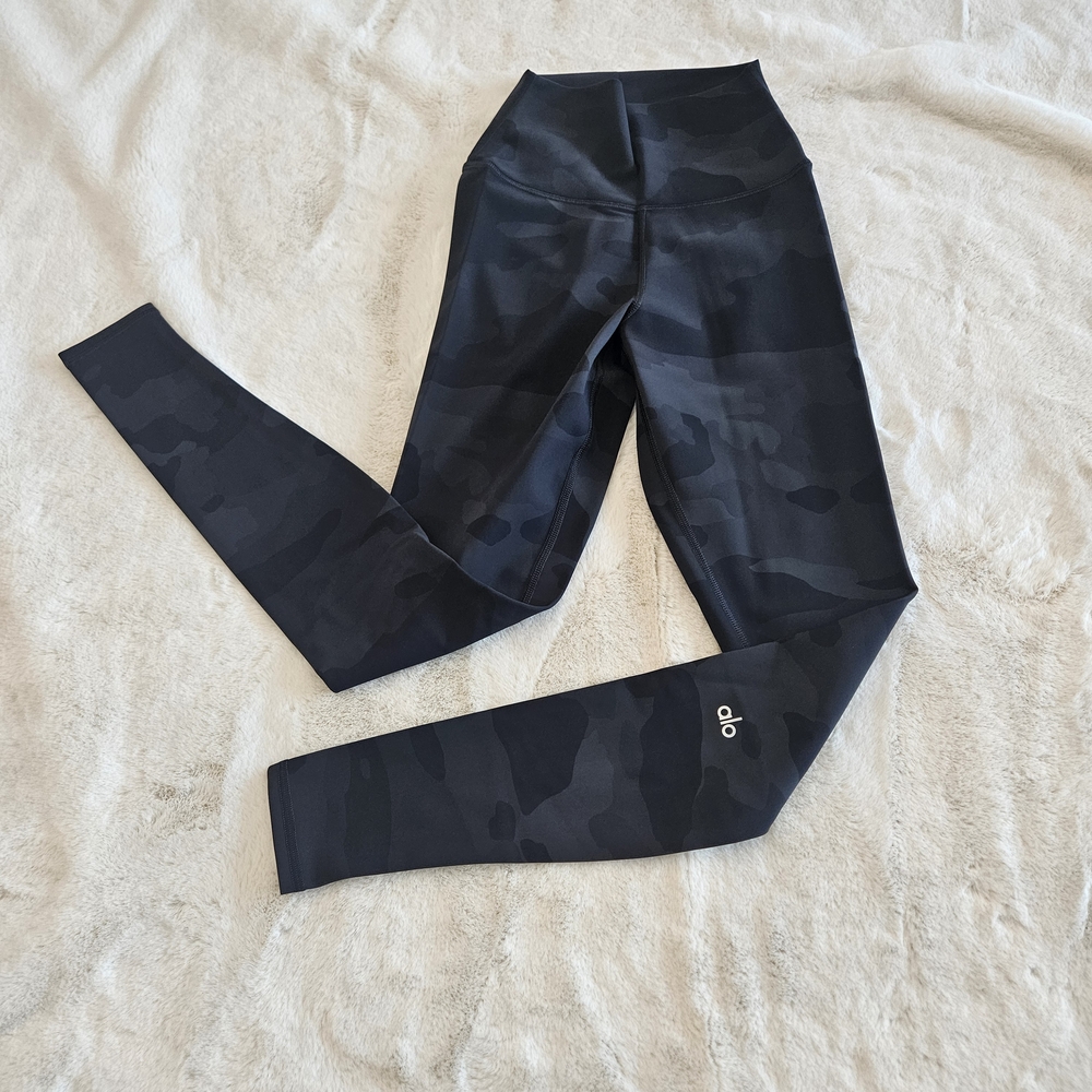 ALO Yoga Womens Camouflage Black Leggings Xxs Brand New NWOT